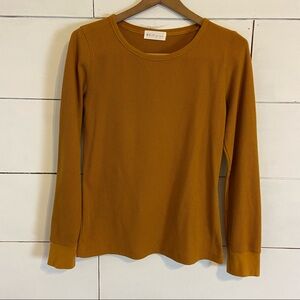 White Ginger Dark Mustard Yellow Thermal Top. Size Large.